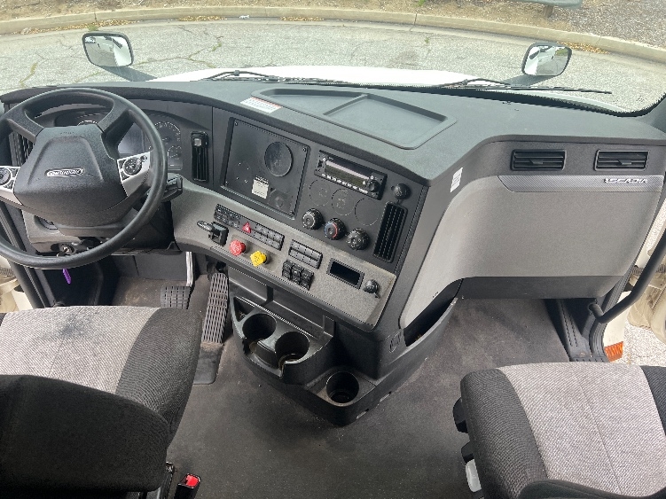 Used 2022 Freightliner Cascadia - photo 14