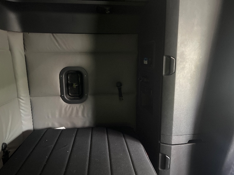 Used 2022 Freightliner Cascadia - photo 20