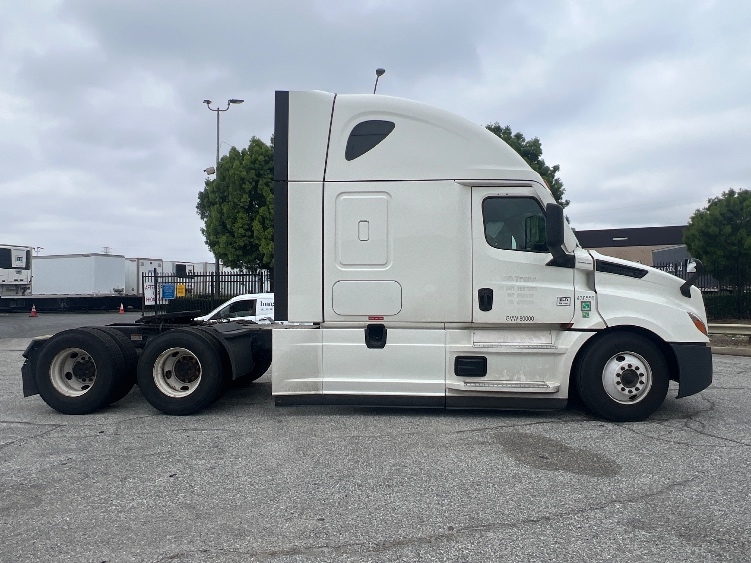 Used 2022 Freightliner Cascadia - photo 10