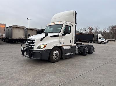 Used 2022 Freightliner Cascadia Detroit DD15AT Semi Truck for sale #438606 - photo 2