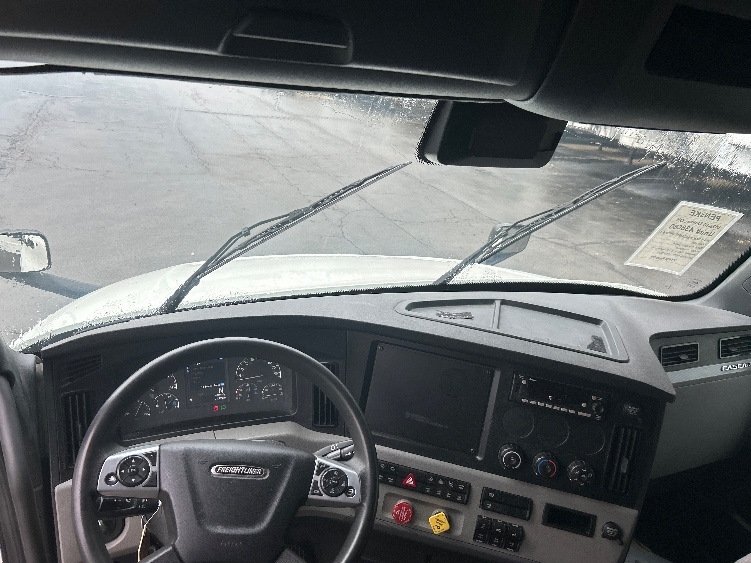 Used 2022 Freightliner Cascadia - photo 13