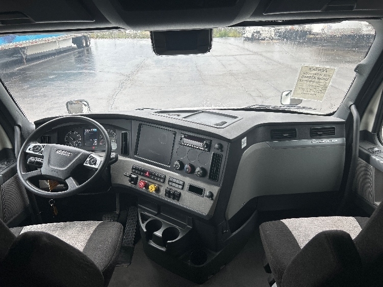 Used 2022 Freightliner Cascadia - photo 14
