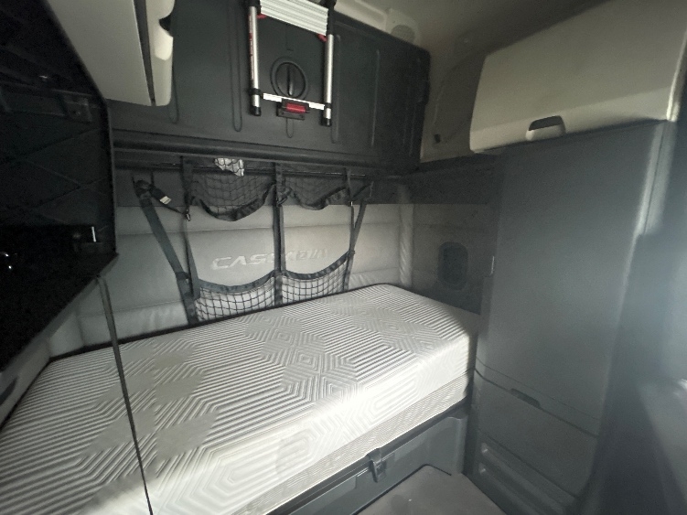 Used 2022 Freightliner Cascadia - photo 21