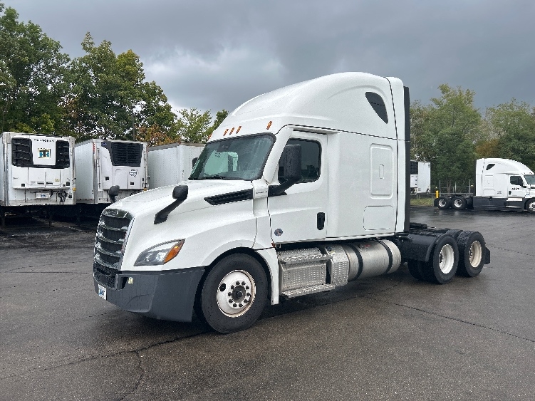 Used 2022 Freightliner Cascadia - photo 5