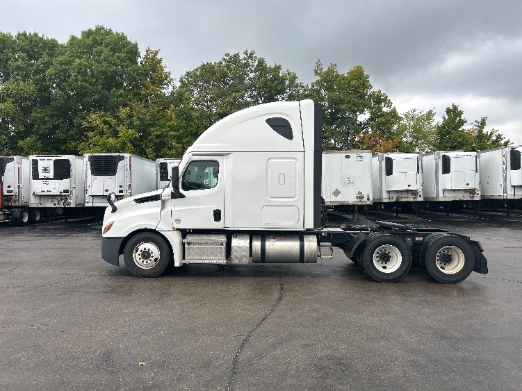Used 2022 Freightliner Cascadia - photo 6