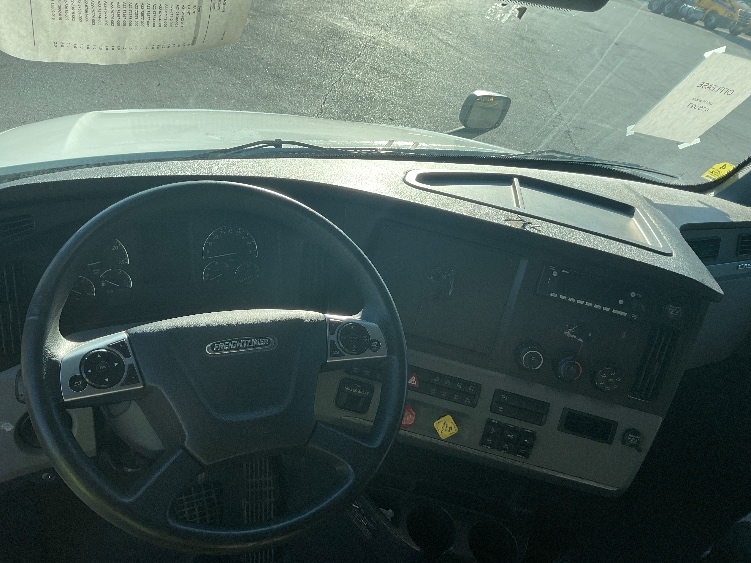 Used 2022 Freightliner Cascadia - photo 13