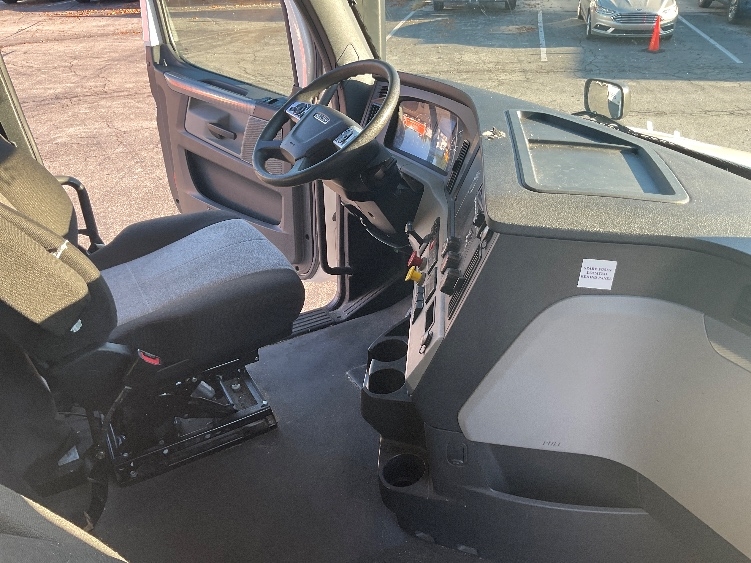 Used 2022 Freightliner Cascadia - photo 17