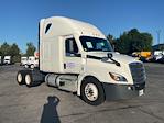 Used 2022 Freightliner Cascadia Detroit DD15AT Semi Truck with Sleeper Cab for sale #438687 - photo 1
