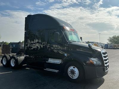 Used 2022 Freightliner Cascadia Detroit DD15AT Semi Truck with Sleeper Cab for sale #438929 - photo 1