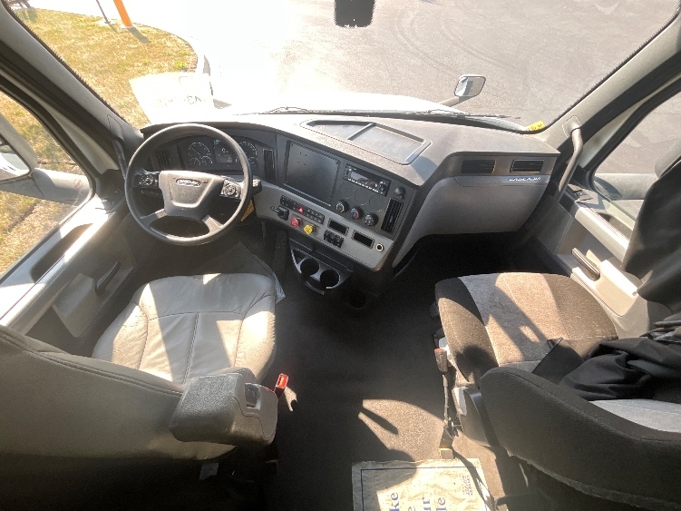 Used 2022 Freightliner Cascadia - photo 14