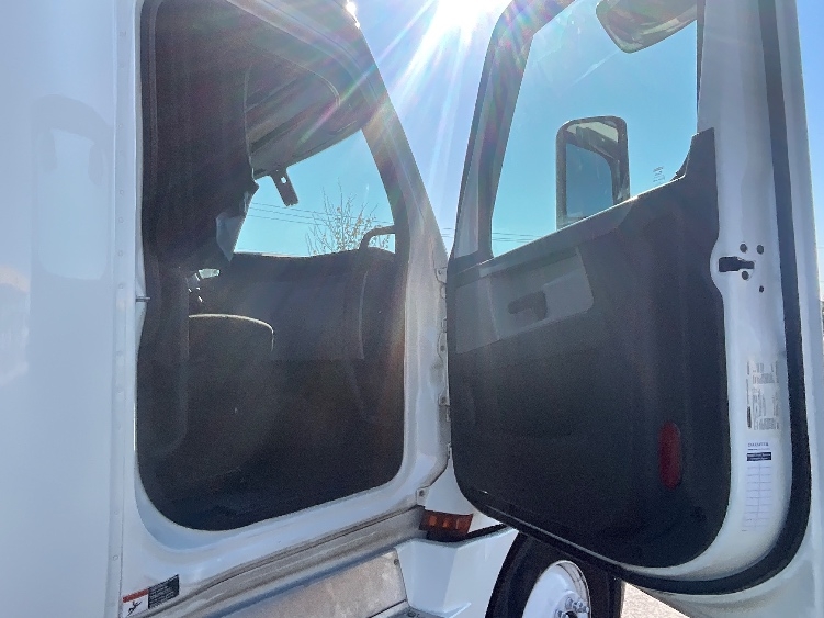 Used 2022 Freightliner Cascadia - photo 15