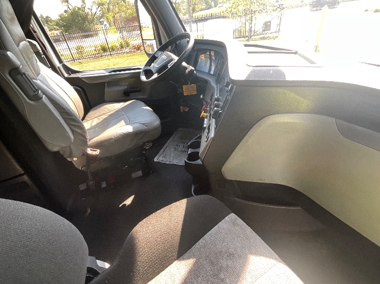 Used 2022 Freightliner Cascadia - photo 17