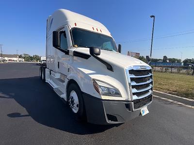 Used 2022 Freightliner Cascadia Detroit DD15AT Semi Truck with Sleeper Cab for sale #439965 - photo 1