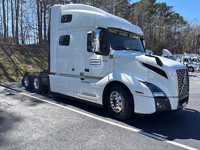 Used 2022 Volvo VNL - photo 1