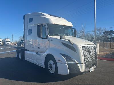 Used 2022 Volvo VNL - photo 1