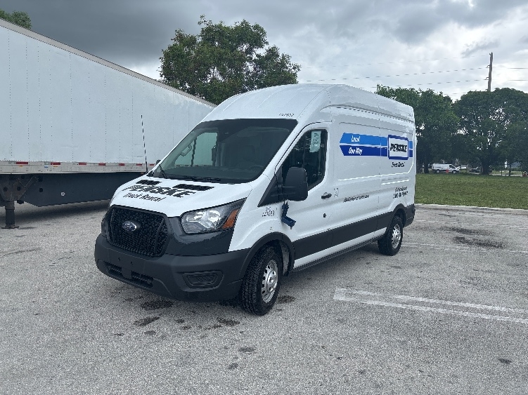 Used 2023 Ford Transit 250 - photo 5