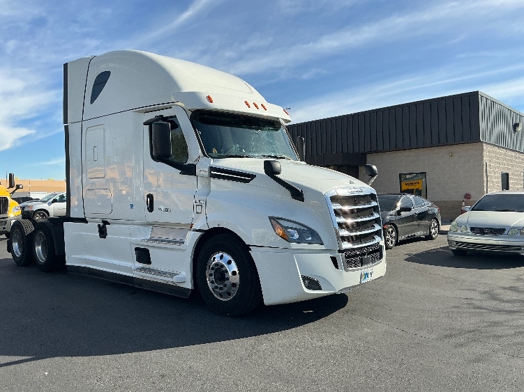 Used 2022 Freightliner Cascadia - photo 1