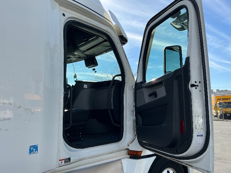 Used 2022 Freightliner Cascadia - photo 15