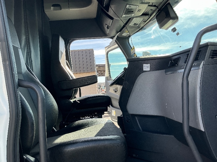 Used 2022 Freightliner Cascadia - photo 17