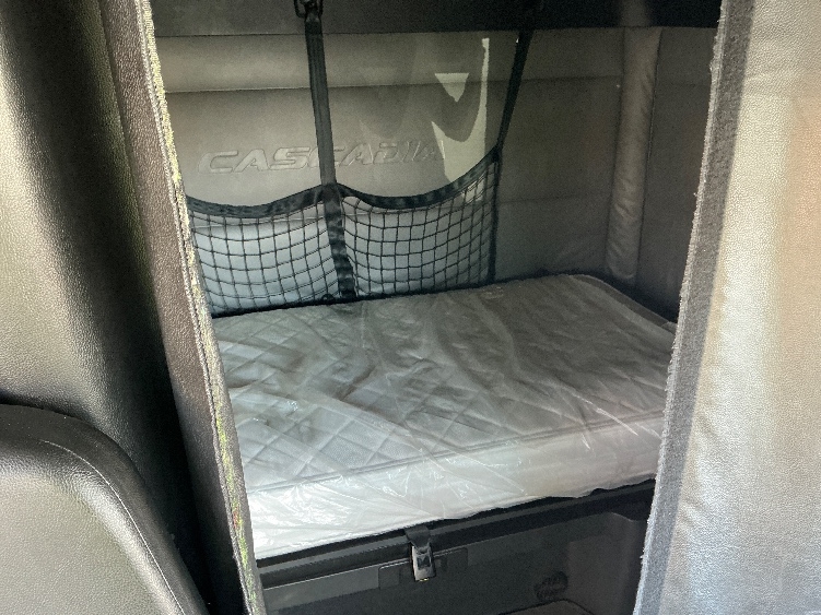 Used 2022 Freightliner Cascadia - photo 18
