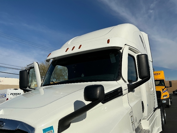 Used 2022 Freightliner Cascadia - photo 24