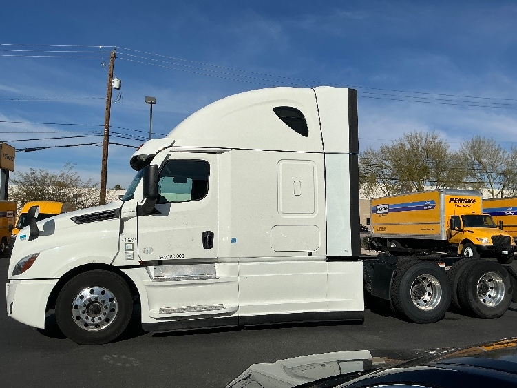 Used 2022 Freightliner Cascadia - photo 6