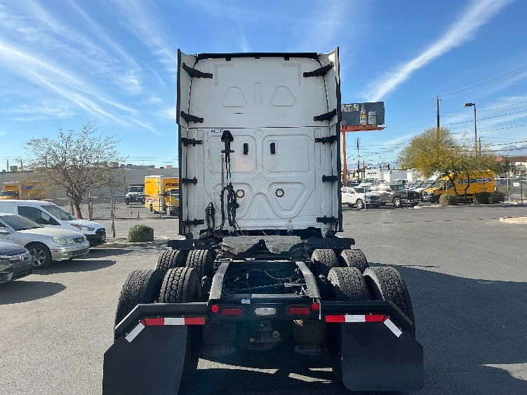 Used 2022 Freightliner Cascadia - photo 8