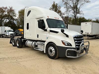 Used 2022 Freightliner Cascadia Detroit DD15AT Semi Truck with Sleeper Cab for sale #450256 - photo 1
