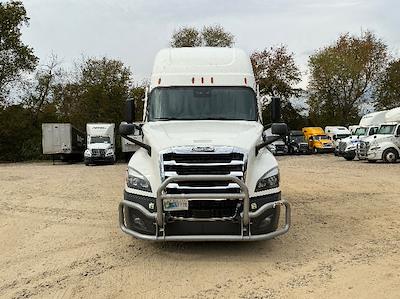 Used 2022 Freightliner Cascadia Detroit DD15AT Semi Truck with Sleeper Cab for sale #450256 - photo 2