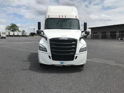 Used 2022 Freightliner Cascadia Detroit DD15AT Semi Truck with Sleeper Cab for sale #452274 - photo 2