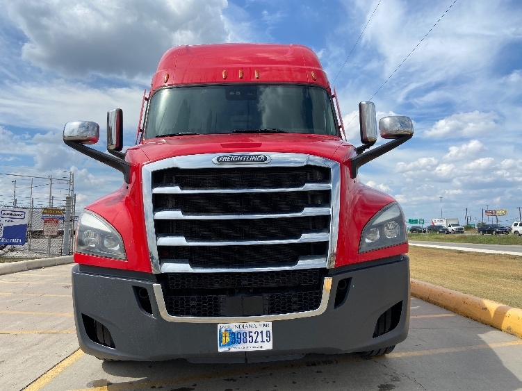 Used 2022 Freightliner Cascadia - photo 2