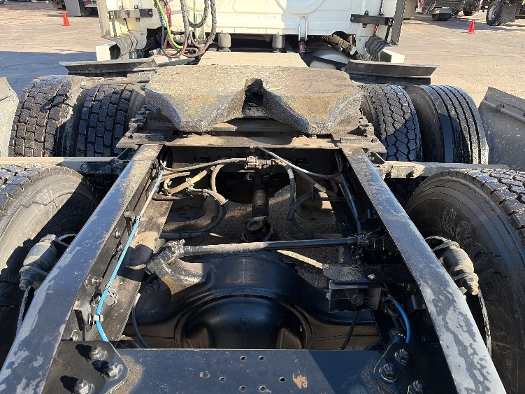 Used 2023 Freightliner Cascadia - photo 8