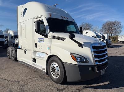 Used 2023 Freightliner Cascadia - photo 1