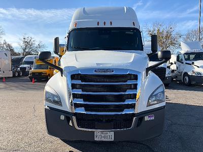 Used 2023 Freightliner Cascadia - photo 1