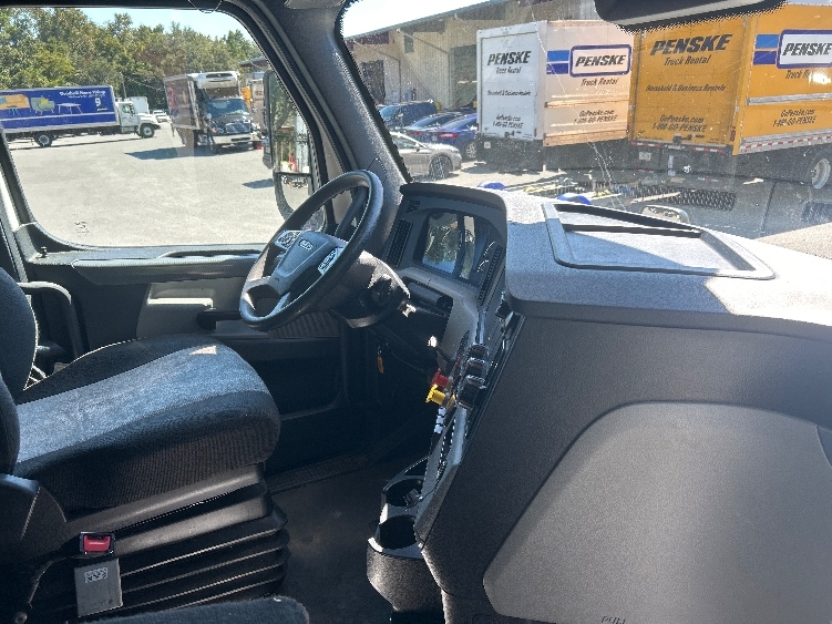 Used 2022 Freightliner Cascadia - photo 17
