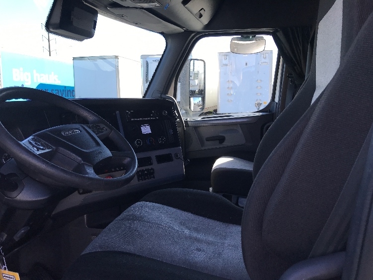 Used 2022 Freightliner Cascadia - photo 12