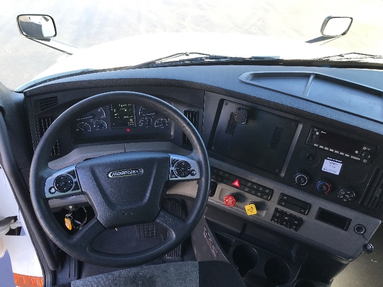 Used 2022 Freightliner Cascadia - photo 13