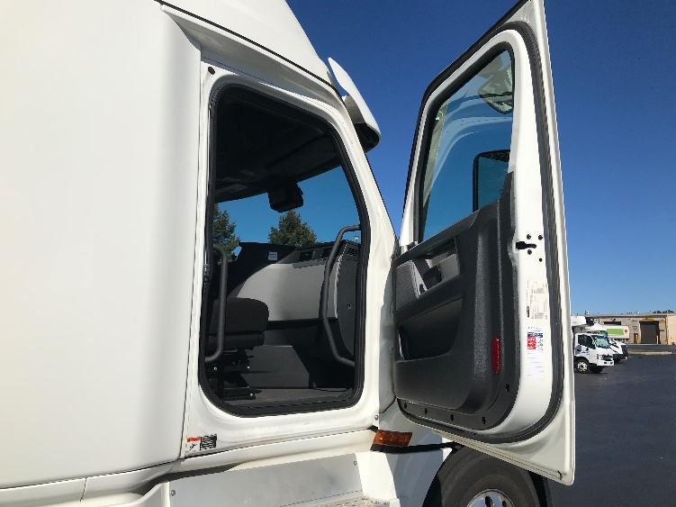 Used 2022 Freightliner Cascadia - photo 15
