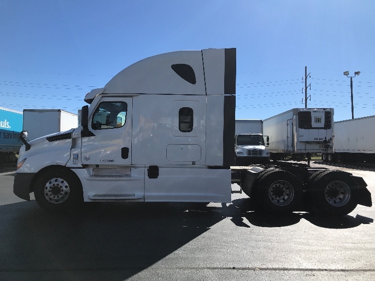 Used 2022 Freightliner Cascadia - photo 6