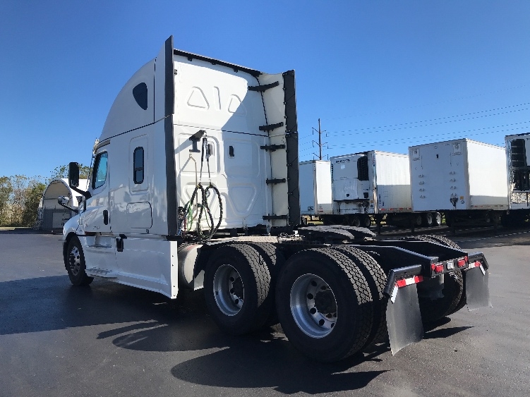 Used 2022 Freightliner Cascadia - photo 7