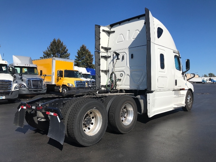 Used 2022 Freightliner Cascadia - photo 9