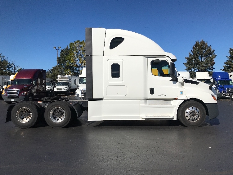 Used 2022 Freightliner Cascadia - photo 10
