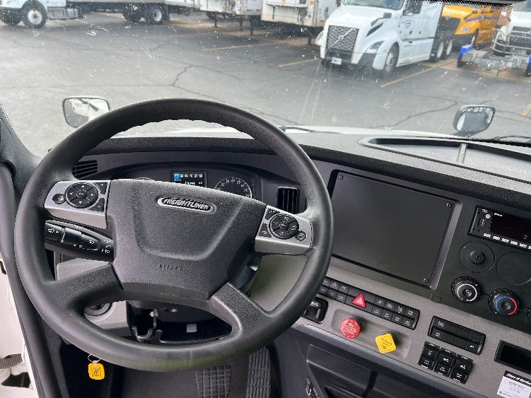 Used 2022 Freightliner Cascadia - photo 13