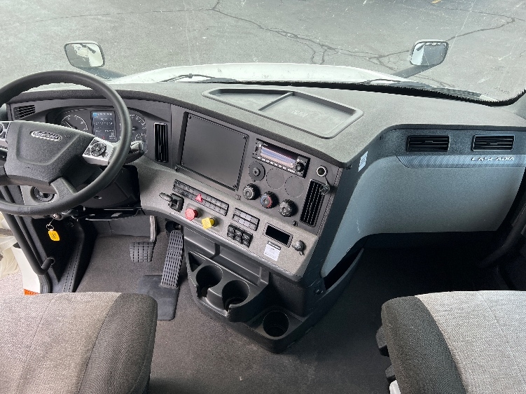 Used 2022 Freightliner Cascadia - photo 14