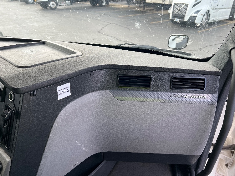 Used 2022 Freightliner Cascadia - photo 16