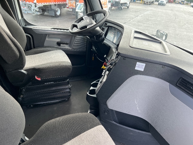 Used 2022 Freightliner Cascadia - photo 17