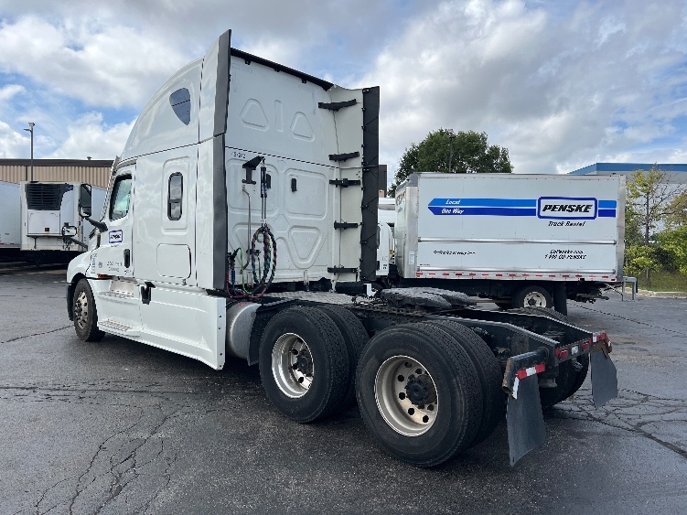 Used 2022 Freightliner Cascadia - photo 7