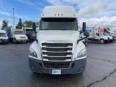 Used 2022 Freightliner Cascadia Detroit DD15AT Semi Truck with Sleeper Cab for sale #457242 - photo 2