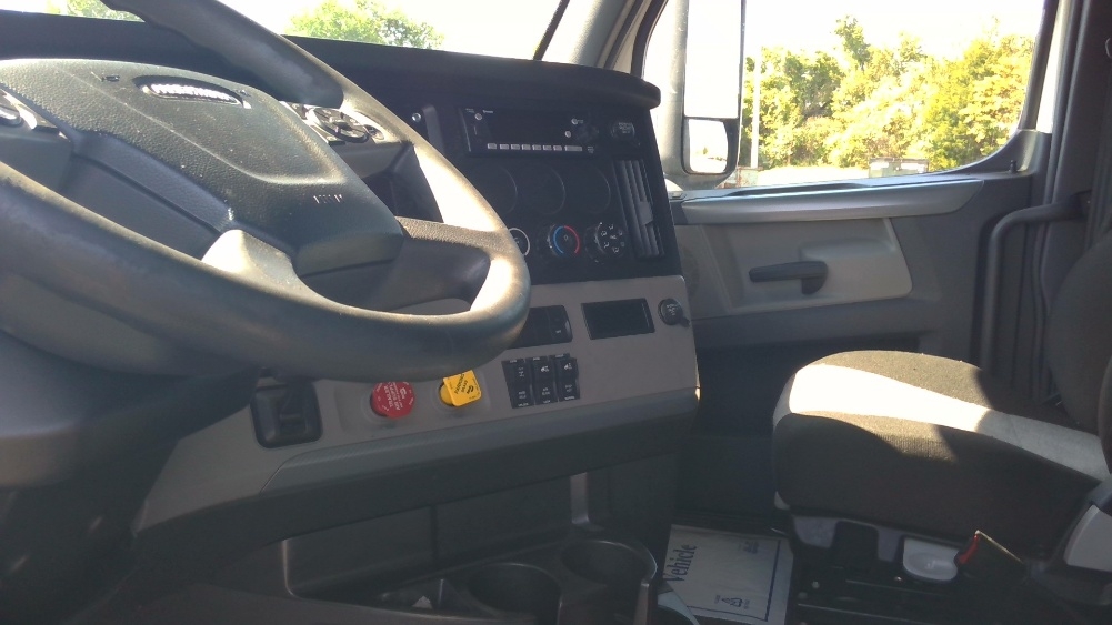 Used 2022 Freightliner Cascadia - photo 12