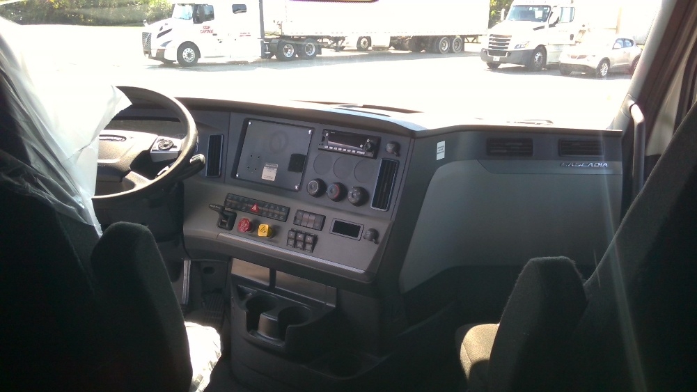 Used 2022 Freightliner Cascadia - photo 14